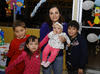 EN FAMILIA. Alejandra Mogollón con sus hijos Valeria, Fernanda, Iker
y Ricardo