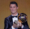 Cristiano Ronaldo conquistó el Balón de Oro de la FIFA, tras superar en la votación a Lionel Messi y a Franck Ribery, el portugués lució visiblemente emocionado al escuchar su nombre y compartir algunas palabras con los asistentes.