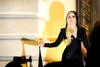Lady Gaga presenció el desfile de Versace en la Semana de la Moda de París.