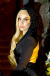 La intérprete de Bad Romance, llegó ataviada en un elegante vestido negro.