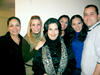 Laura, Lucy, Carmen, Cristy, Gilda y Adrián, en reciente festejo familiar