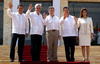 Los presidentes Enrique Peña Nieto (México), Ollanta Humala (Perú), Sebastián Piñera (Chile), y sus respectivos ministros de Relaciones Exteriores y de Comercio Exterior, asisten a los trabajos de la cumbre a nivel de jefes de Estado.