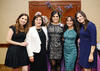 La novia con las organizadoras del evento: María Clelia P. Hernández, Rosy Valenzuela Sandoval, Luz María Hernández de Fernández y María Fernanda Hernández Padilla.