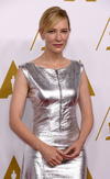 Amy Adams deslumbró con un atuendo rojo.