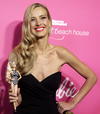Entre las asistentes figuraron modelos como Kate Upton, Petra Nemcova o Irina Shayk, quién posó luciendo melena y cuerpazo con un ajustado vestido azul cielo.