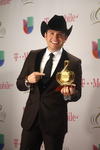 Ya horas después, los famosos posaron con sus premios, como el cantante estadounidense Marc Anthony, quien se llevó la noche con cuatro galardones.