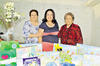 Jenny Robles en compañía de su mamá Yolanda Anuar y sus hermanas:
