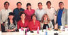 Roberto, Gerardo, Paty Sánchez, Jorge, Alberto, Mario, María Elena, Rosy, Verónica y Paty Flores, en amena reunión de amigos.