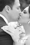 Omar Pérez Pérez y Marina Blanco Márquez muy enamorados lucieron el dí­a de su boda.- Benjamín Fotografía