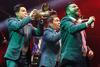 En este último día de Cumbre Tajín también se presentaron Jenny and The Mexicats, agrupación que también logró cautivar al público con éxitos ya probados como Verde más allá y Me voy a ir.