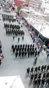 Vehículos militares fueron parte de los atractivos del desfile.
