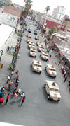 Vehículos militares fueron parte de los atractivos del desfile.