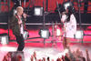 El monstruo de Rihanna llegó al escenario de los MTV entre fuego, luces y la voz de Eminem, quien acompañó a la cantante para ponerle música a la ceremonia dentro del teatro Nokia.
