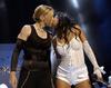 Sin duda el beso más polémico y recordado fue el de las cantantes Britney Spears y Madonna en su actuación en los premios de MTV en 2003.