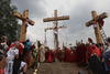 Iztapalapa. Fieles católicos participan en la representación de la Pasión de Cristo de Iztapalapa en Ciudad de México.