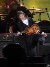 McCartney se hizo acompañar de su banda en el escenario que contaba con una gran pantalla LED.