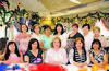 20042014 DESAYUNO POR JUBILACIóN.  Lupita Morales junto a sus compañeras de trabajo: Lety, Mara, Miriam, Rebeca, Susy, Silvia, Alicia, Cono, Alicia, Luz Clelia, Hermila y Cecy.