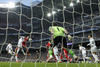 La historia cambio con un latigazo del Real Madrid, al minuto 19 Benzema marcó el gol que dio la ventaja definitiva a los locales.