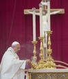 El papa Francisco hizo la proclamación en latín, al comienzo del acto en el que la Iglesia católica elevó a los altares a los dos papas.