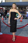 La actriz Lyndsy Fonseca robo suspiros al acudir al estreno en  Westwood, California.
