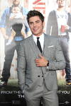 El actor Zac Efron, estrenó su nueva película Neighbors en Estados Unidos, en una ceremonia a la que acudió el elenco de la cinta, así como otras celebridades.