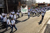 La marcha terminó a las 10:30 en Juárez y Javier Mina, frente al Sindicato de Telefonistas con los honores a la bandera y la entonación del himno nacional.