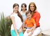 10052014 Claudia con sus hijas Alejandra, Camila y Laura.