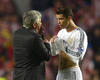 Cristiano Ronaldo recibía instrucciones de parte de su técnico.