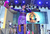 Mezcal en mano ya vestida como una diva, la gran Lila Downs salió  al escenario de la Plaza Mayor donde fue recibida entre gritos, aplausos y ovaciones.