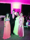16062014 EN ELEGANTE FESTEJO.  Arturo Salazar con su mamá y  hermanas en la fiesta de graduación de la carrera de Ingeniería Industrial de la Universidad Iberoamericana.
