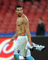 |Ezequiel Lavezzi| Es argentino, sencillito, carismático y por si fuera poco se ve muy sexy con y sin camiseta. Un trasero espectacular que está atrayendo las miradas en todo el mundo. Este delantero del Paris Saint -Germain, las trae locas y todos sabemos por qué.