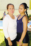 11072014 Betty Pérez de Llamas con su nieta Daniela L. Llamas.