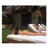 Kim Kardashian está de vuelta en México, donde regresó para disfrutar de unas vacaciones sin su esposo Kanye West y relajarse en solitario en Punta de Mita mientras se encarga de mantener a sus seguidores al tanto por medio de sus provocativas imágenes que ha compartido en Instagram.