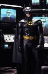 Tim Burton dirigió también Batman Returns en 1992 donde el traje permaneció casi igual.