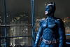 En The Dark Knight Rises, Christian Bale lució el mismo traje con detalles más marcados totalmente negro a excepción del cinturón plateado.