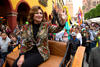 Angélica María desfiló por las calles de San Miguel de Allende previo a su homenaje en la inauguración del GIFF.