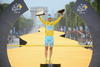 El italiano Vincenzo Nibali, ganador de la 101 edición del Tour de Francia, aseguró desde el podio de los Campos Elíseos, tras recibir el último maillot amarillo, que su triunfo se construyó "paso a paso".