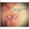 Raquel Perera ya había publicado en su cuenta de la red social Instagram una fotografía de la mano de su hija acompañada del texto "El amor no mira con los ojos sino con el Alma".
