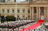 El acto fue celebrado al aire libre en el Patio Núñez, situado entre el Capitolio y la Casa de Nariño, sede presidencial.