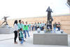 Christian Benítez quedó inmortalizado al ser develada la estatua en su honor en la Plaza del Aficionado en el Territorio Santos Modelo.