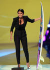Demi Lovato inauguró la entrega de los premios Teen Choice con una actuación y una victoria. Luego de interpretar Really Don't Care, la cantante y actriz se alzó con los premios a la canción del verano y estrella musical del verano.