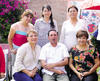 10082014 DE FIESTA.  El Padre Chuy cumplió años recientemente y fue festejado por Elena, Rocío, Tere, Toñeta y Elena.