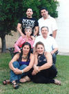 10082014 Sr. Enrique de Jesús Cota Alvarado, con su esposa e hijos, en festejo de cumpleaños.