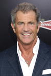 El actor estadounidense Mel Gibson posó ante los medios a su legada al estreno.