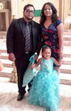 17082014 La pequeña Camila Álvarez Reyes junto a sus padres, Ing. Gerardo Álvarez e Ing. Yolanda Reyes.