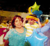 24082014 Chicas Súper Kids festejando al pequeño Héctor Fernando Gámez Veloz, quien se encuentra al lado de sus padres, Diana Socorro Gutiérrez Veloz y Luis Fernando Gámez Arellano.