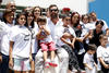 El cantante puertorriqueño Ricky Martin inauguró en su isla natal un centro de educación integral para más de un centenar de niños y jóvenes en riesgo de caer en el abandono escolar y la explotación infantil, construido por su fundación.