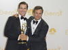 Mark Ruffalo posó con el premio a mejor película para televisión por The Normal Heart.