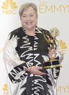 El galardón por mejor actriz de reparto en una miniserie se lo llevó Kathy Bates por su trabajo en American Horror Story: Coven.