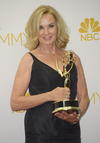 Allison Janney se alzó con el Emmy por mejor actriz secundaria por la serie de comedia Mom.